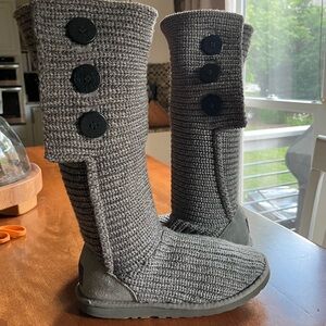 Women’s gray knit UGGS